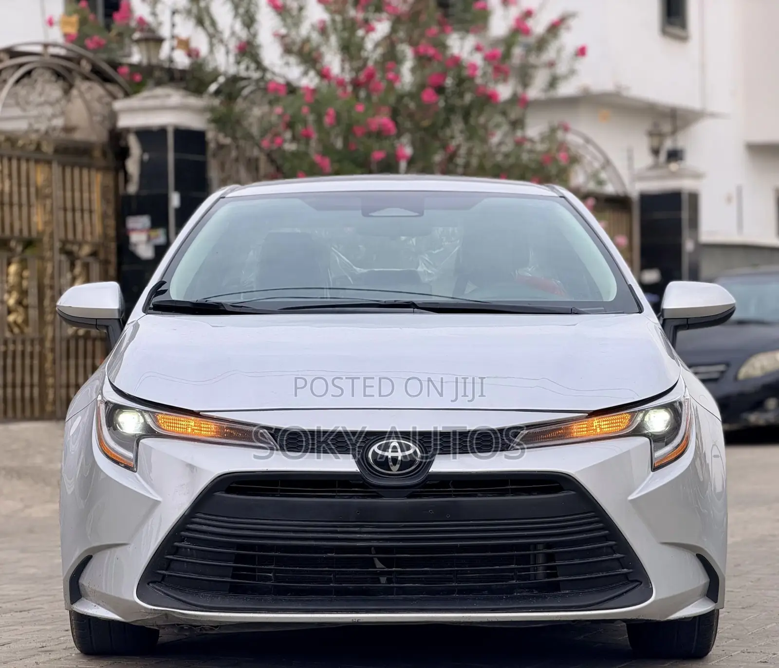 Toyota Corolla LE 2024 Silver