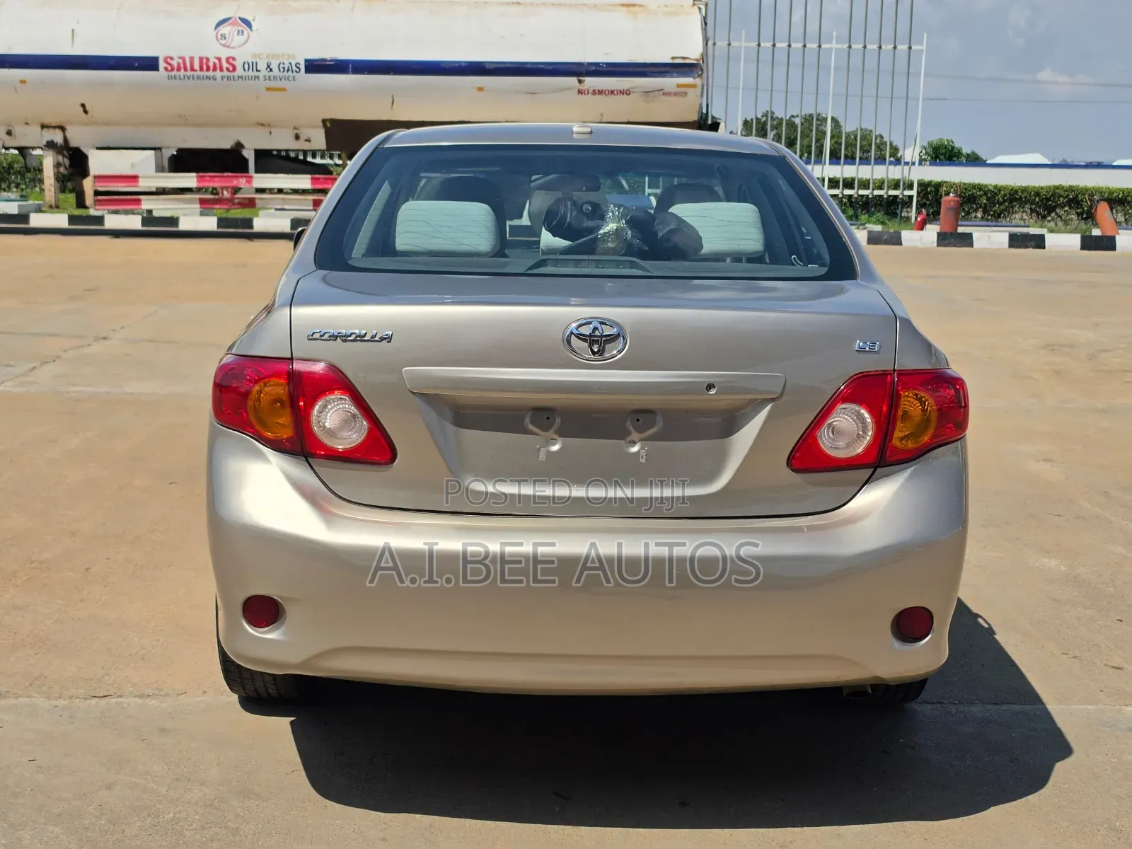 Toyota Corolla LE 4dr Sedan (1.8L 4cyl 4A) 2010 Gold