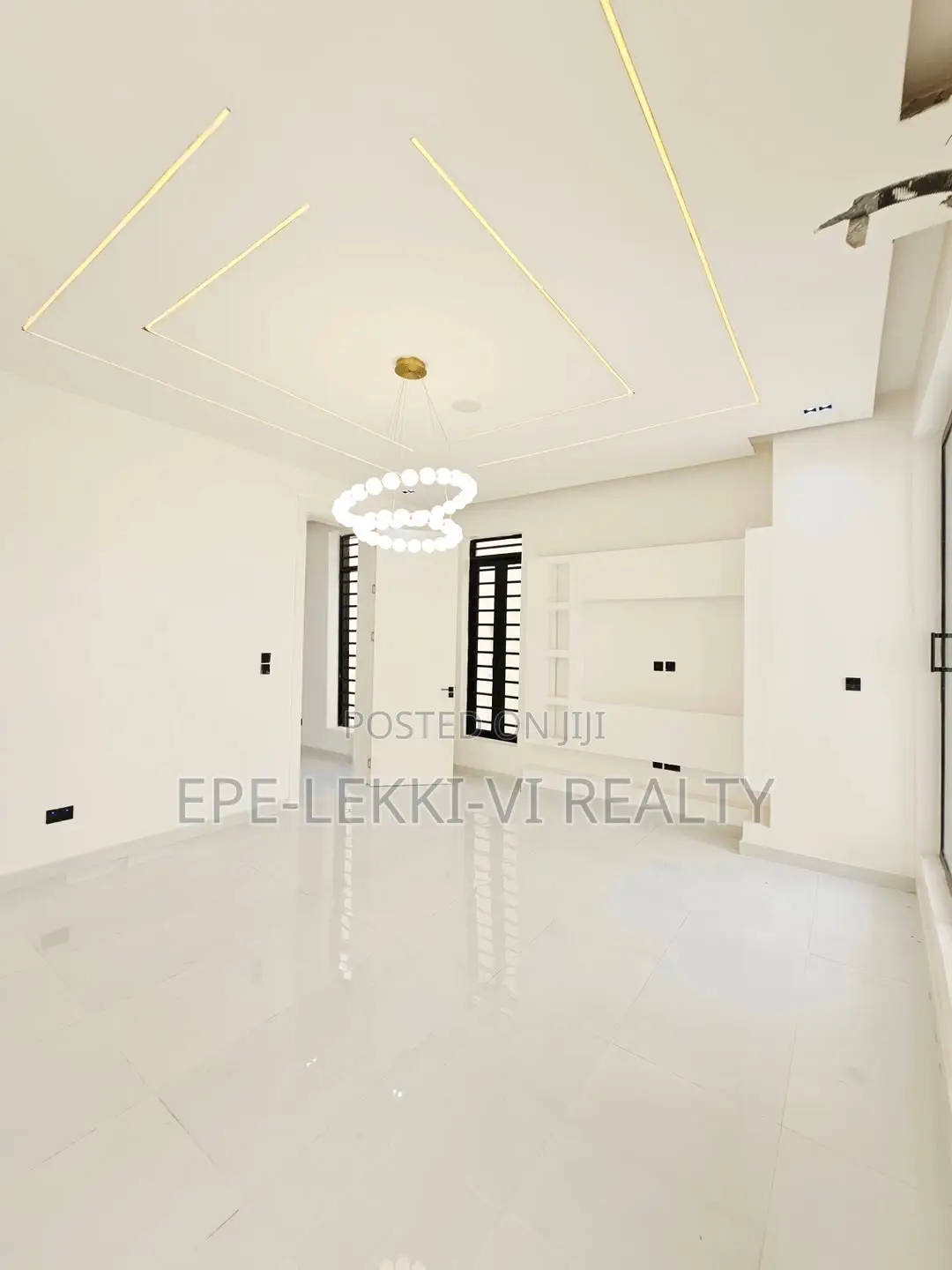 5bdrm Duplex in Lekki Phase 1 for sale