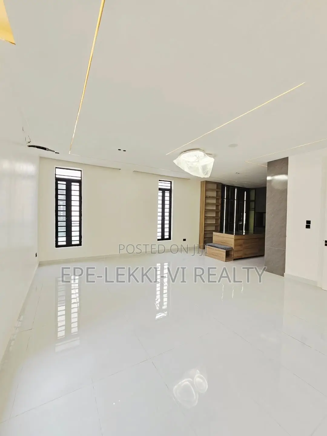 5bdrm Duplex in Lekki Phase 1 for sale