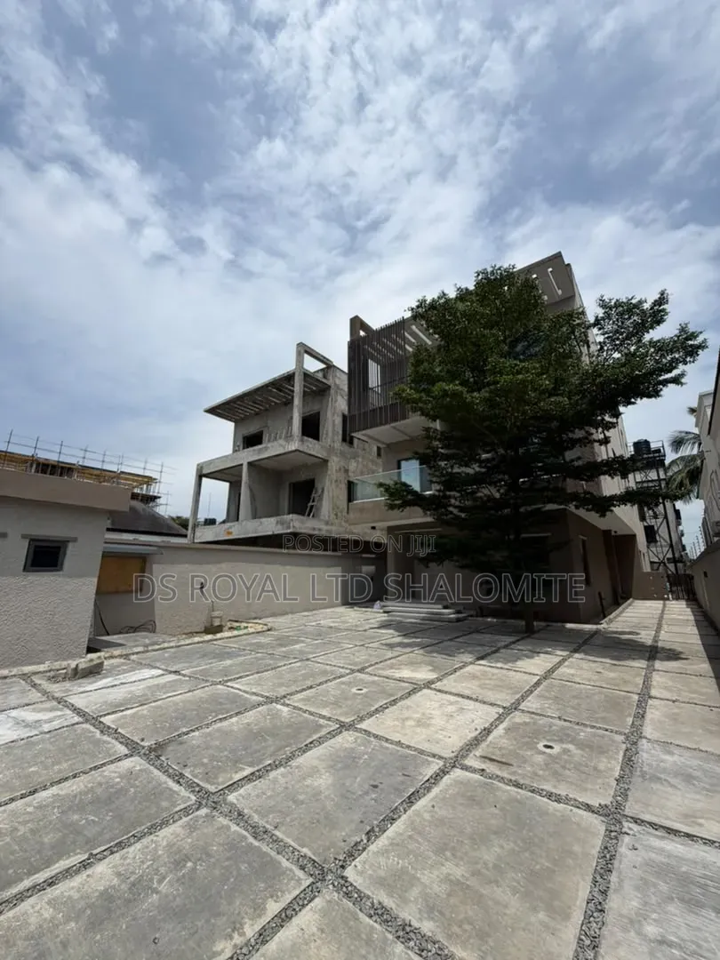 5bdrm Duplex in Lekki Phase 1 for sale