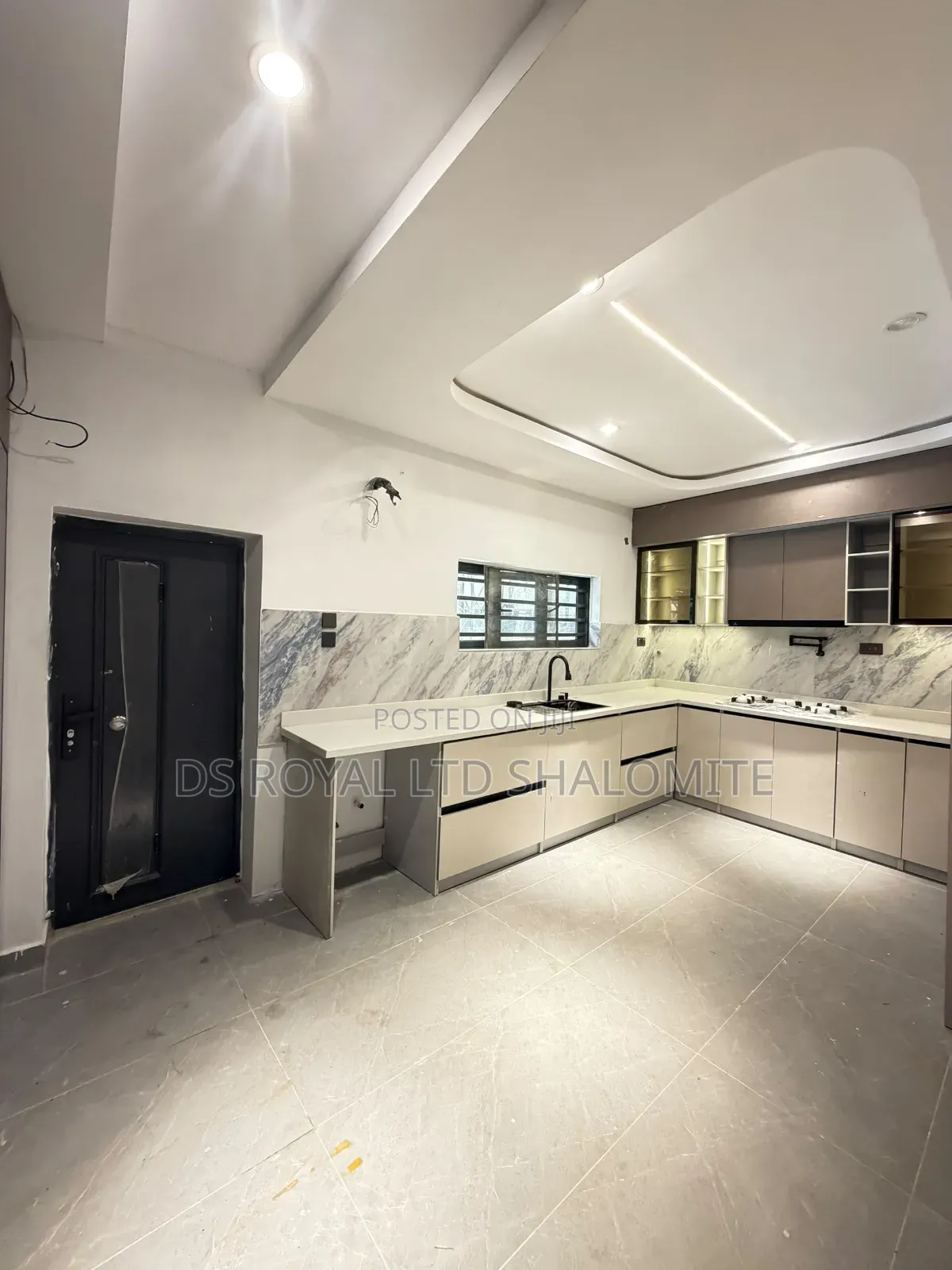 5bdrm Duplex in Lekki Phase 1 for sale