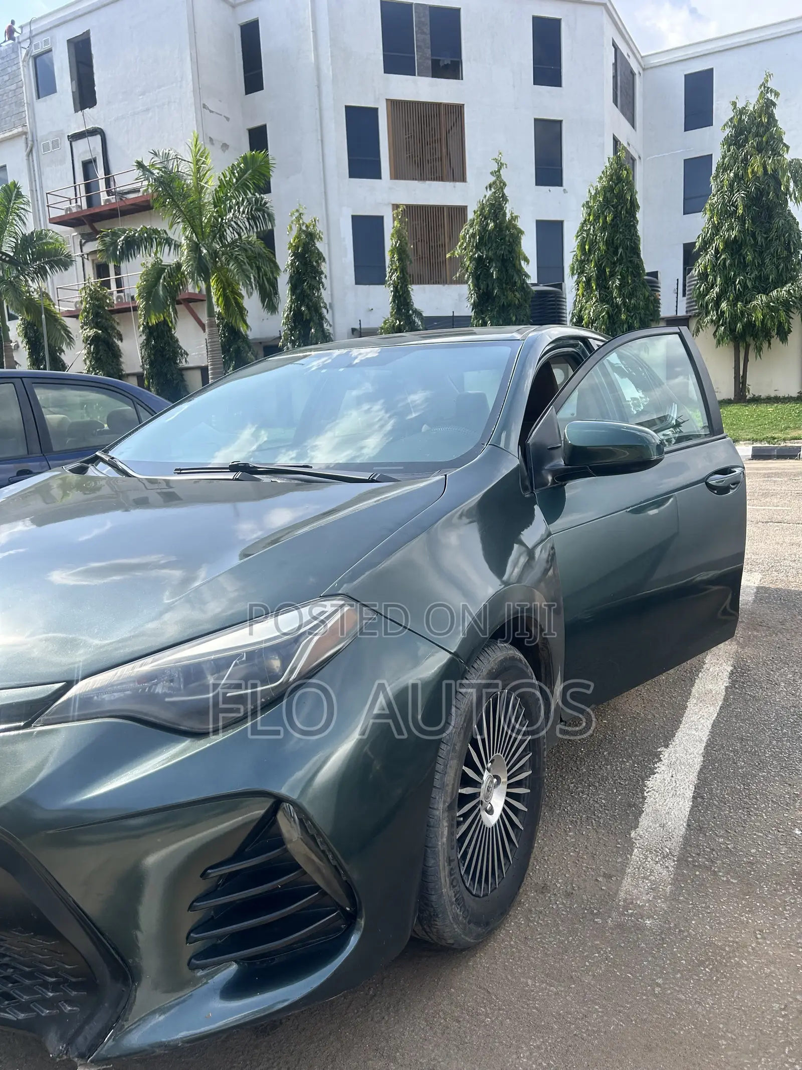 Toyota Corolla LE 4dr Sedan (1.8L 4cyl CVT) 2015 Green