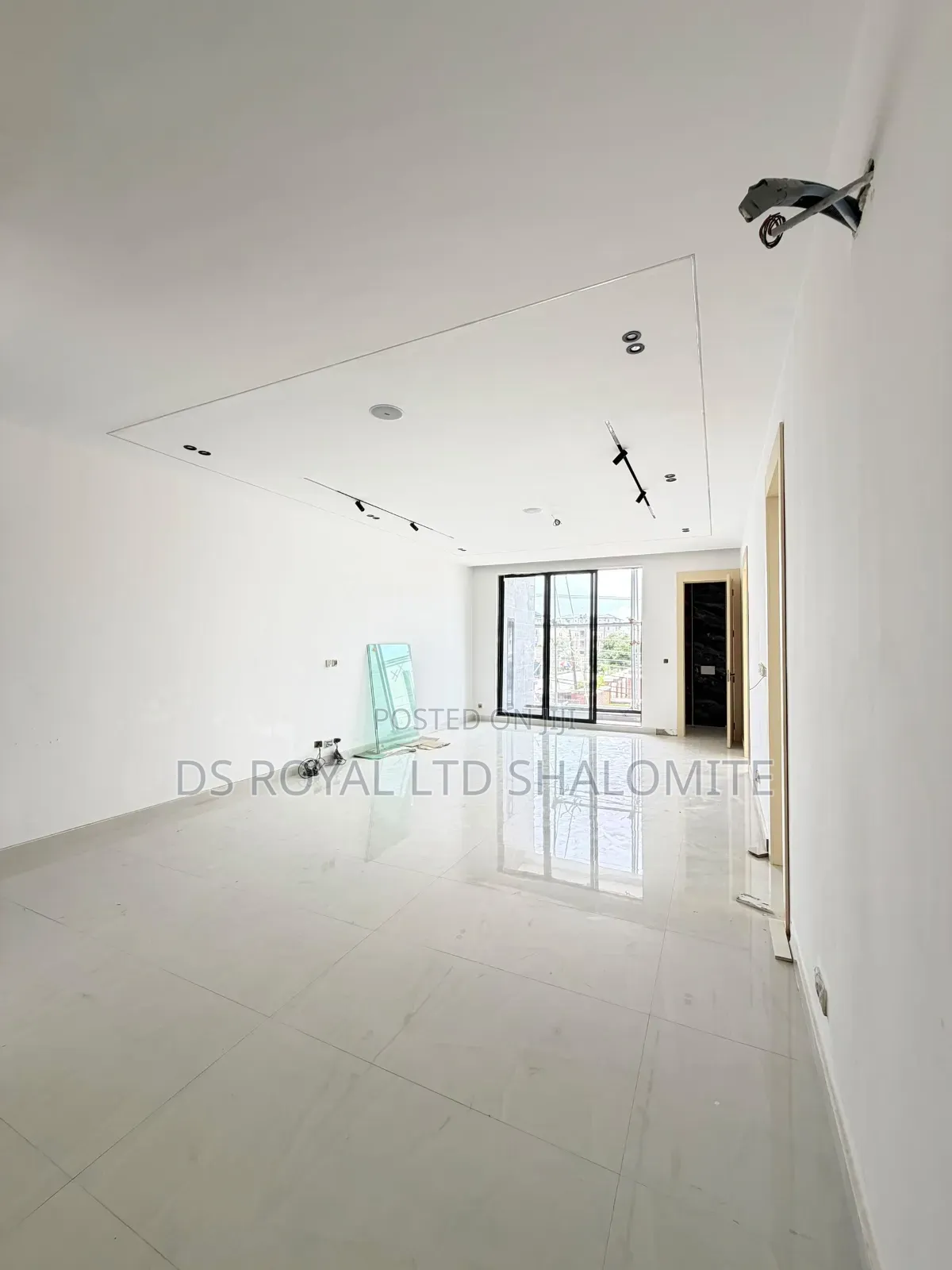 2bdrm Apartment in Lekki Phase 1 for sale