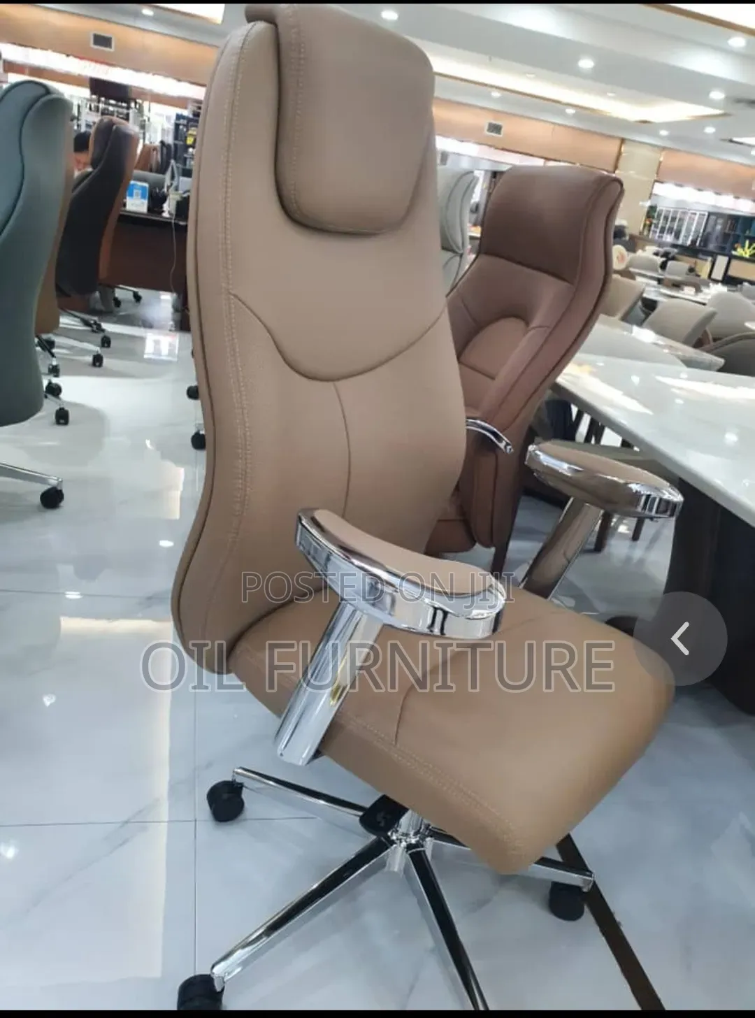 High-End Orthopedic Executive Boss Office Chair With Metal Base