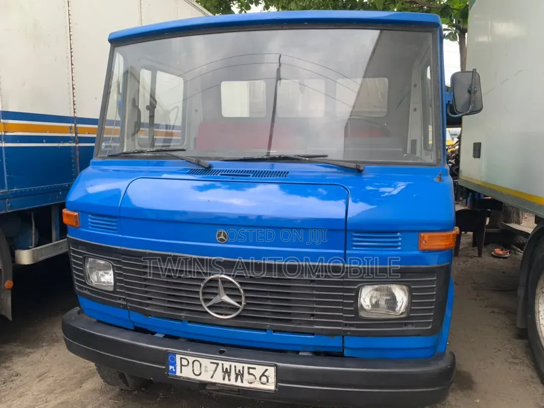 CleanMercedes Benz Truck 609D