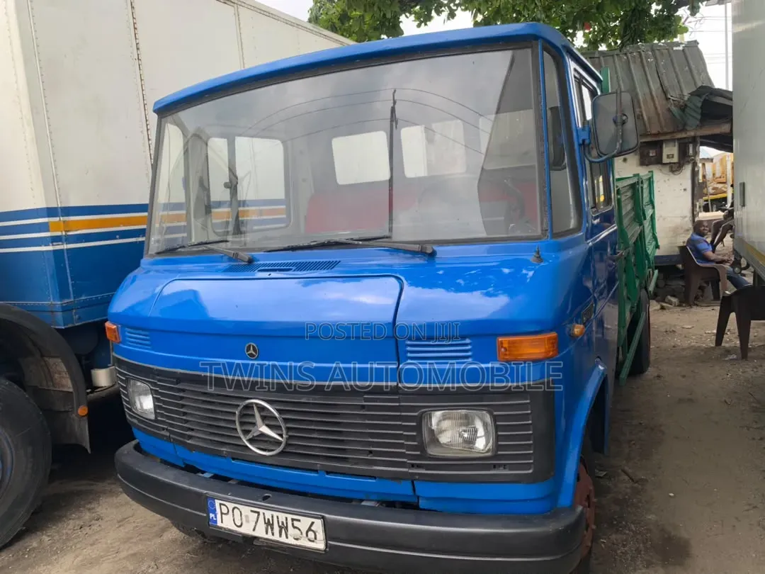 CleanMercedes Benz Truck 609D
