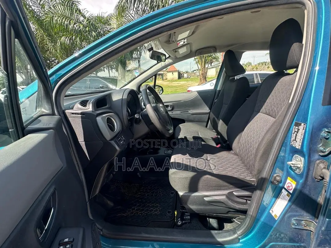 Toyota Yaris SE Hatchback 5dr 2014 Blue