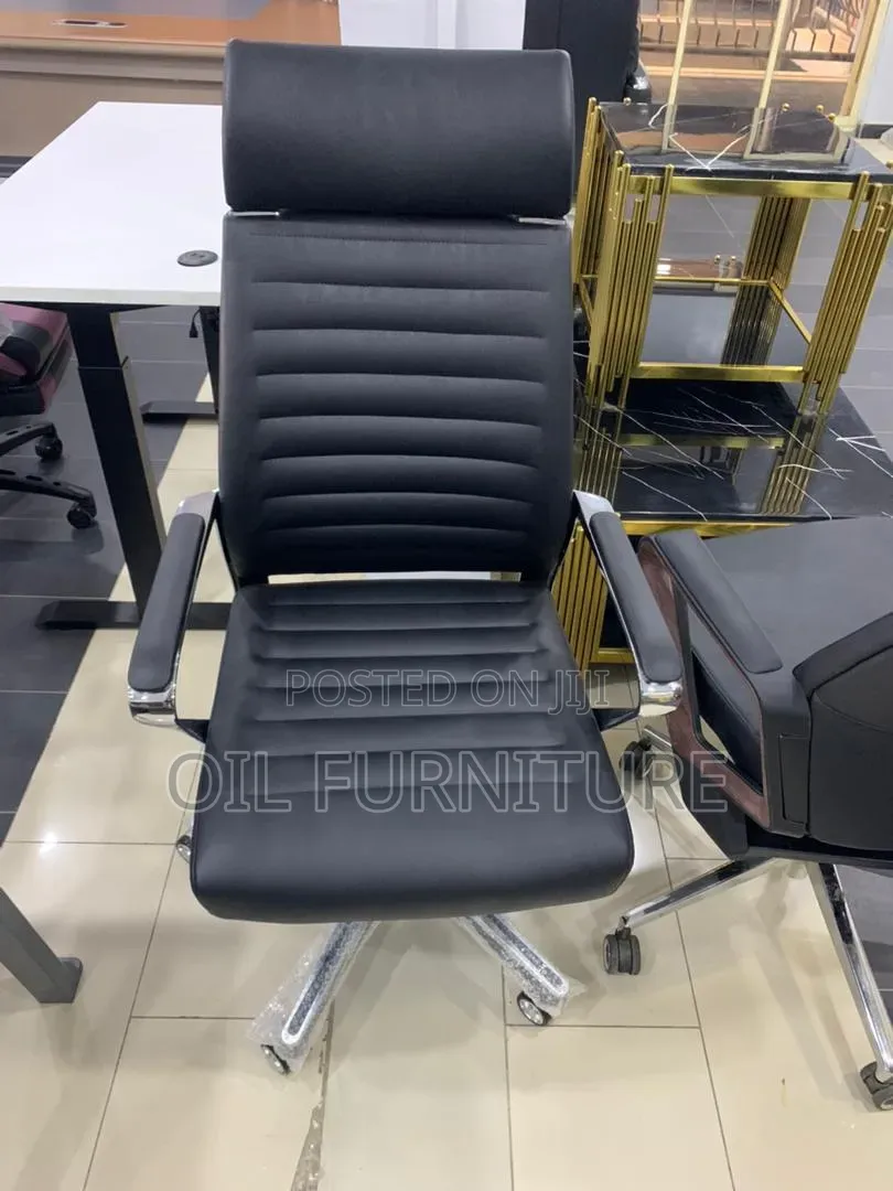 Executive Leather High-Back Swivel Office Chair With Headrest (