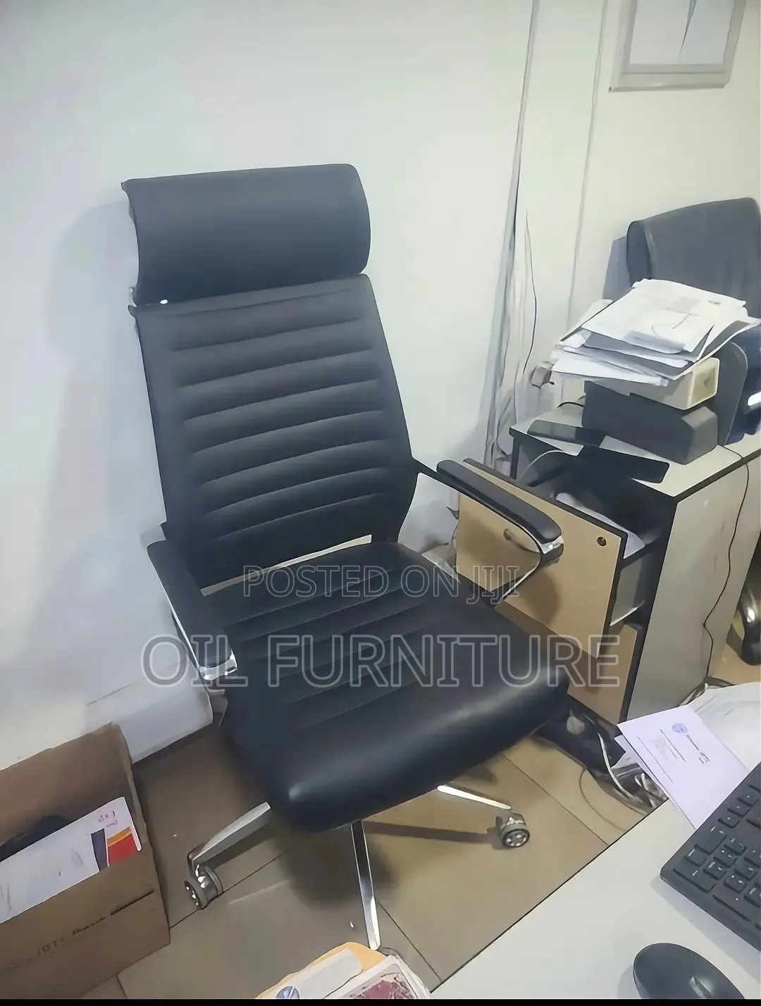 Executive Leather High-Back Swivel Office Chair With Headrest (