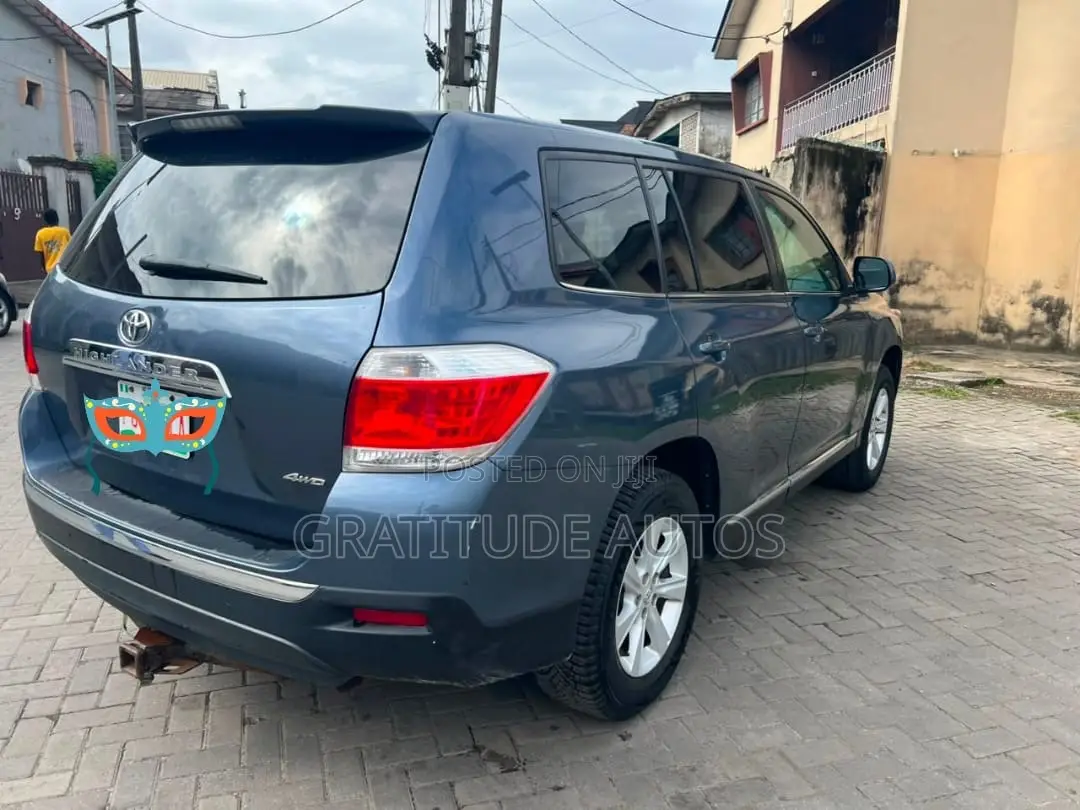 Toyota Highlander 2012 Blue