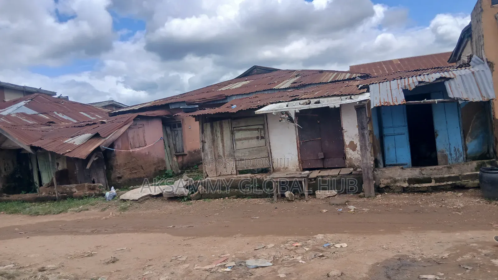 8bdrm Bungalow in Agbowner Ui, Ibadan for sale