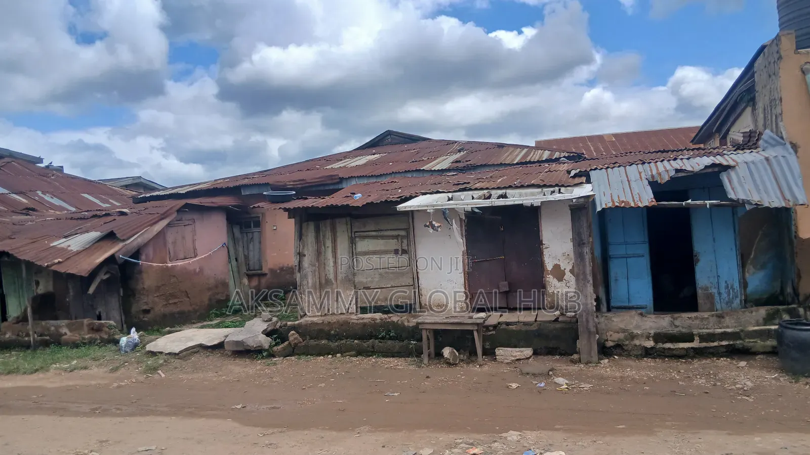 8bdrm Bungalow in Agbowner Ui, Ibadan for sale