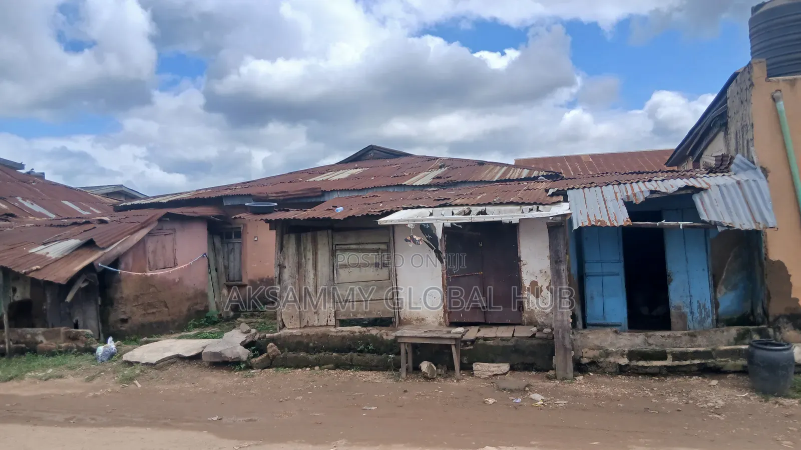 8bdrm Bungalow in Agbowner Ui, Ibadan for sale