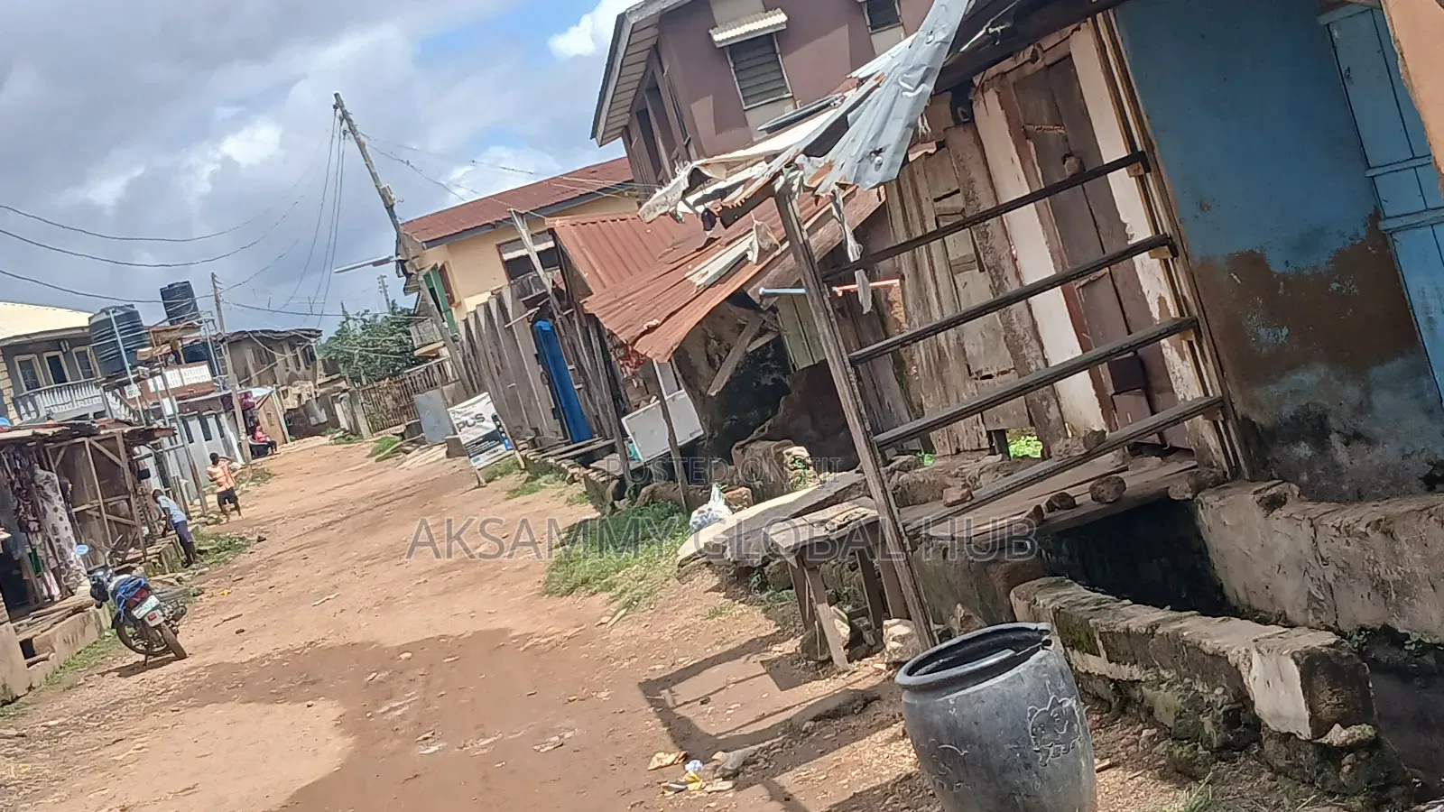 8bdrm Bungalow in Agbowner Ui, Ibadan for sale