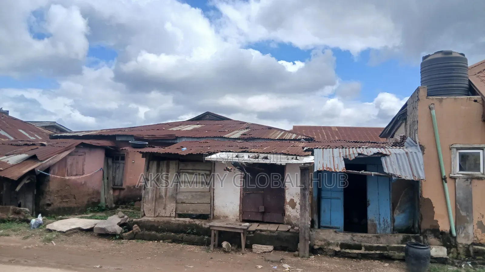 8bdrm Bungalow in Agbowner Ui, Ibadan for sale