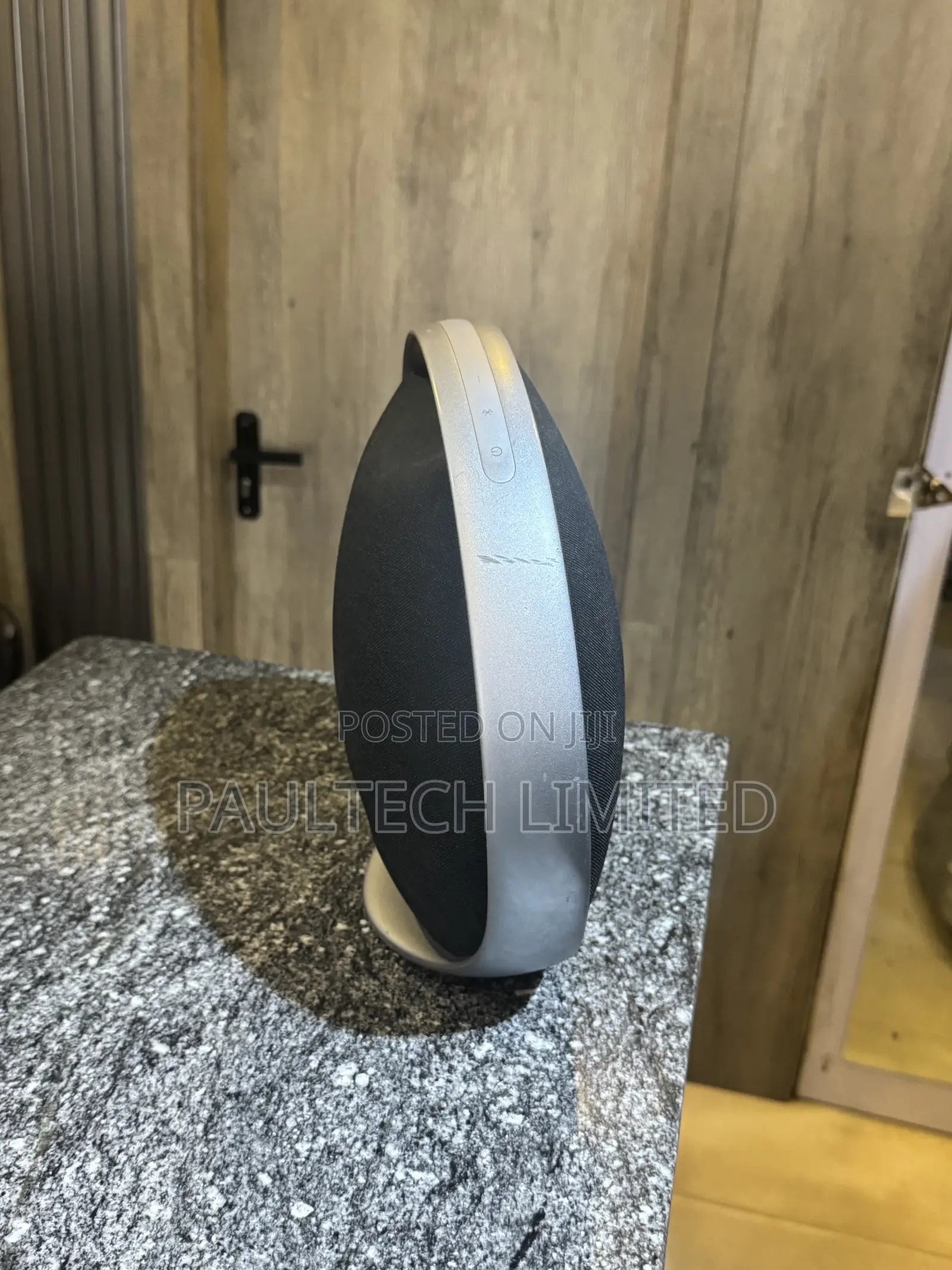 Harman Kardon Onyx Studio 9 – Neatly Used