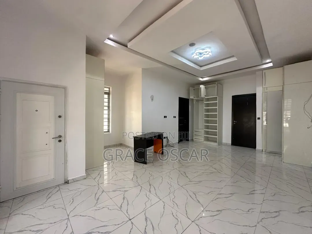 4bdrm Duplex in Chevron for rent