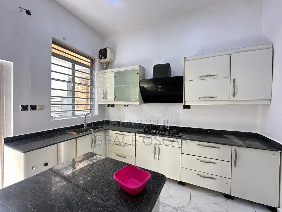4bdrm Duplex in Chevron for rent