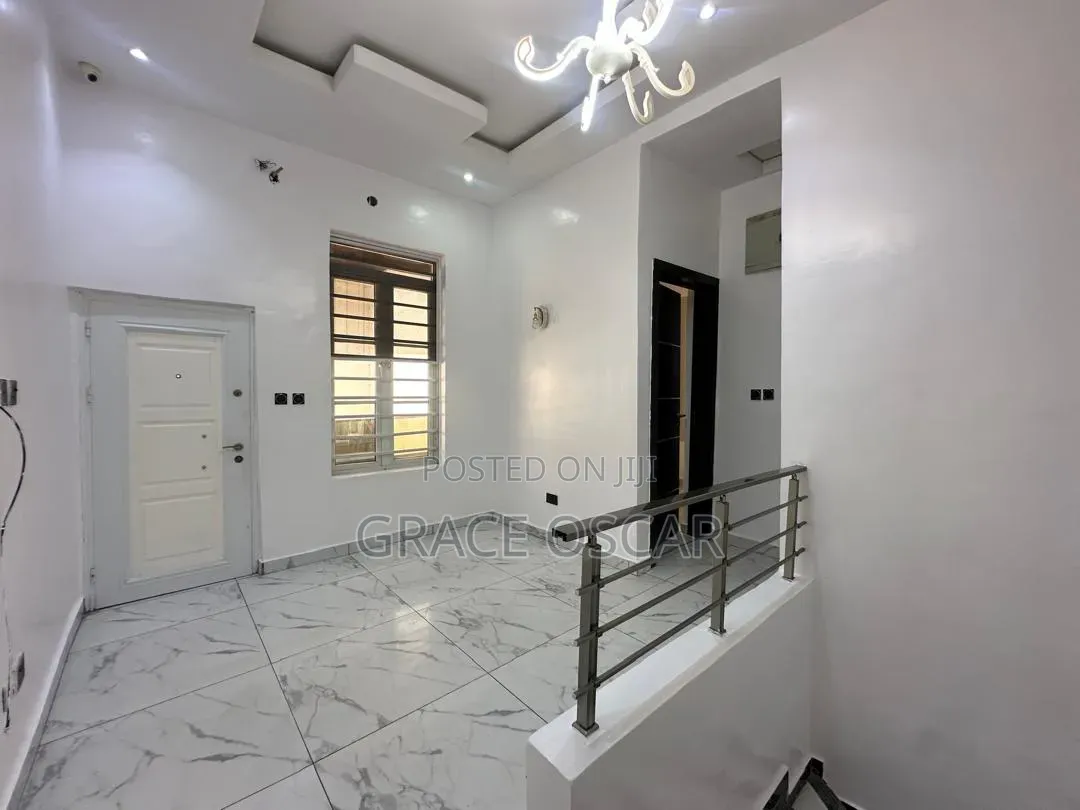 4bdrm Duplex in Chevron for rent