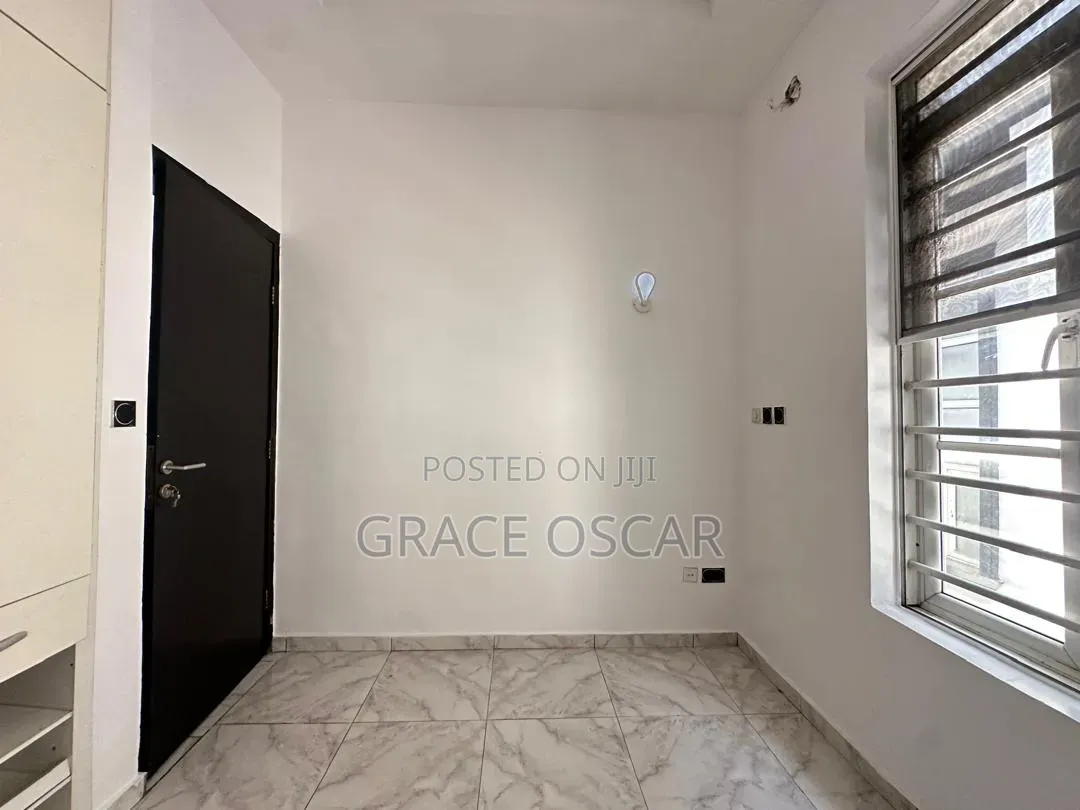 4bdrm Duplex in Chevron for rent