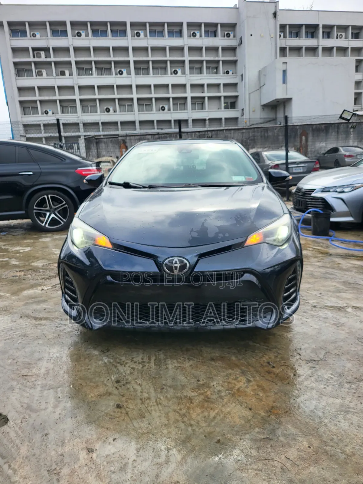 Toyota Corolla SE (1.8L 4cyl 6M) 2018 Blue
