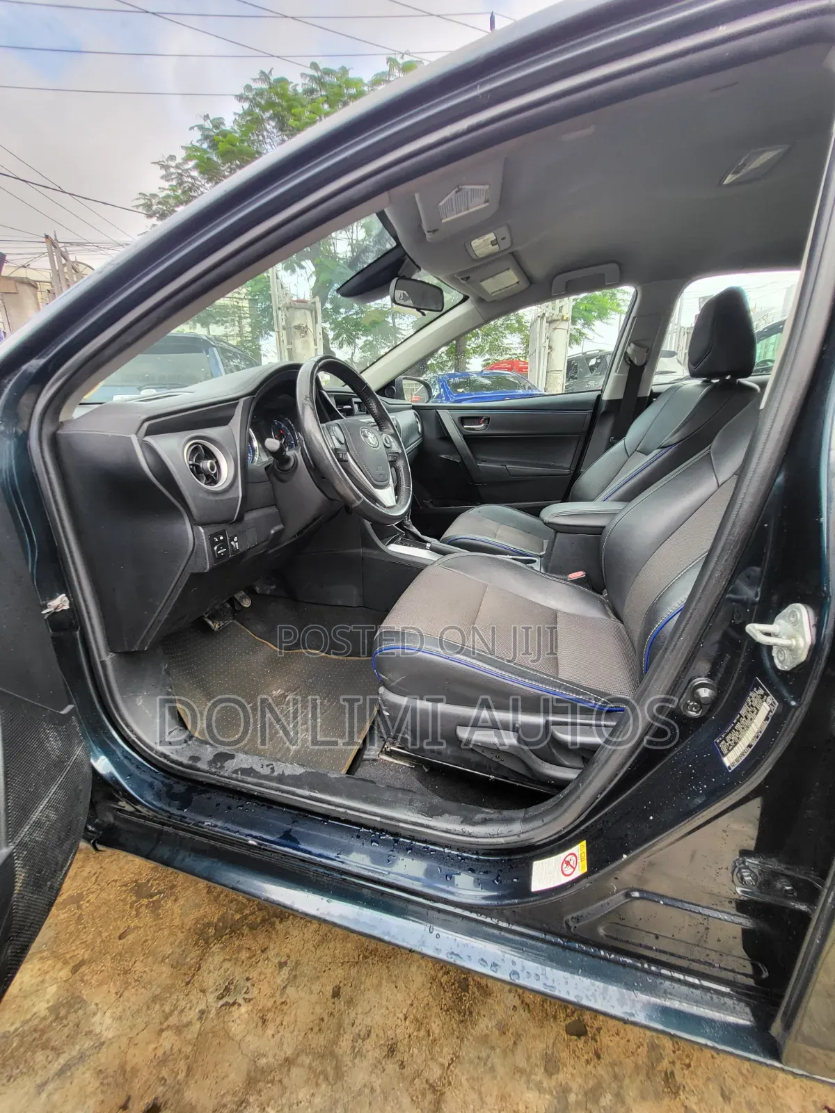Toyota Corolla SE (1.8L 4cyl 6M) 2018 Blue