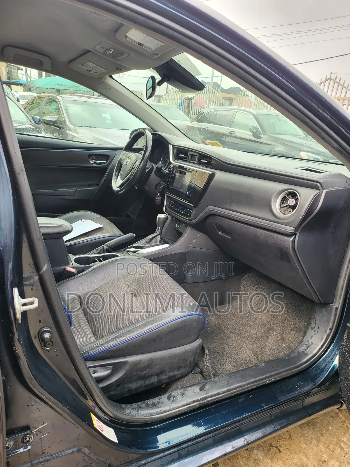 Toyota Corolla SE (1.8L 4cyl 6M) 2018 Blue