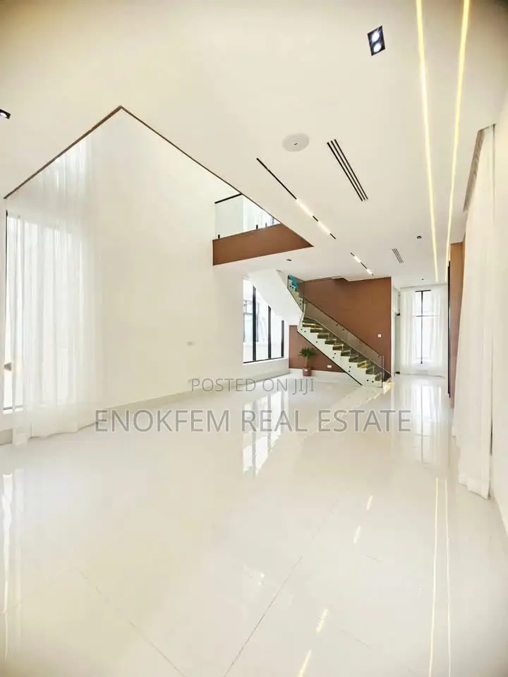 5bdrm Duplex in Lagos State for sale