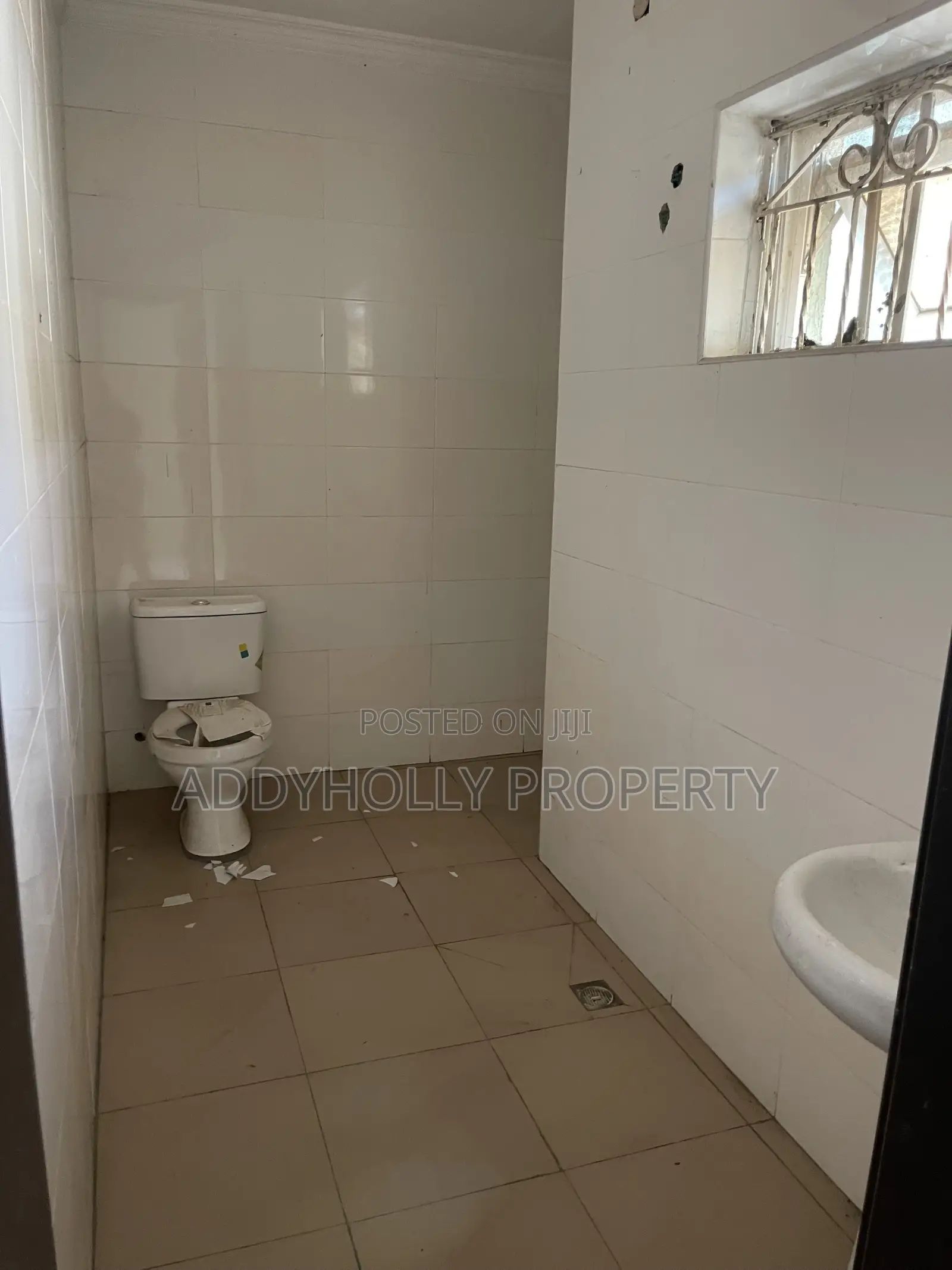3bdrm Apartment in Ipaja Road for sale
