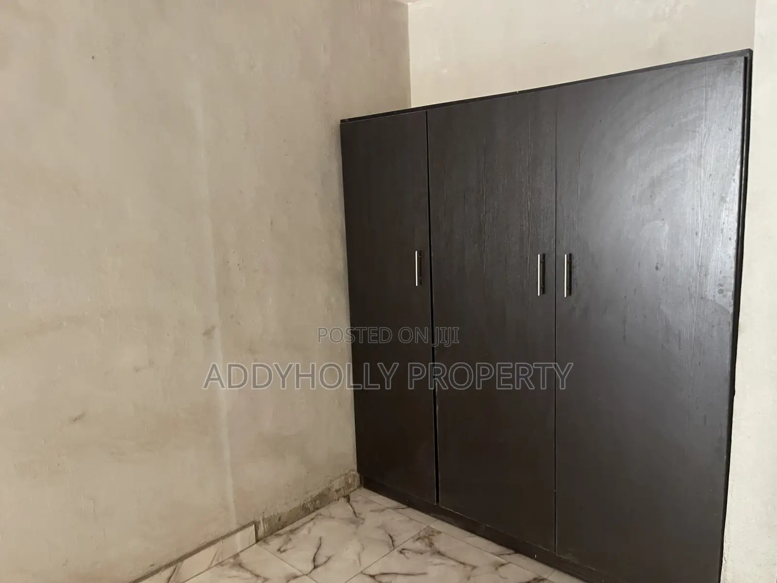 3bdrm Apartment in Ipaja Road for sale