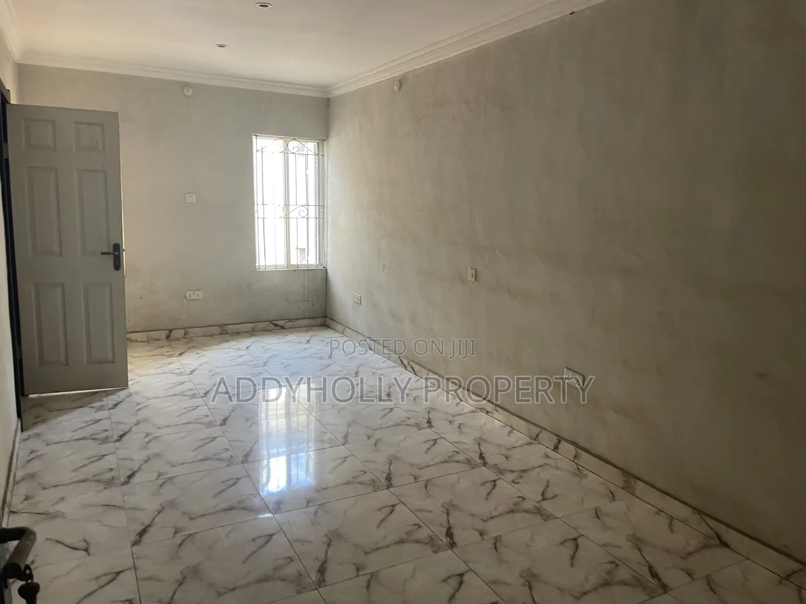 3bdrm Apartment in Ipaja Road for sale