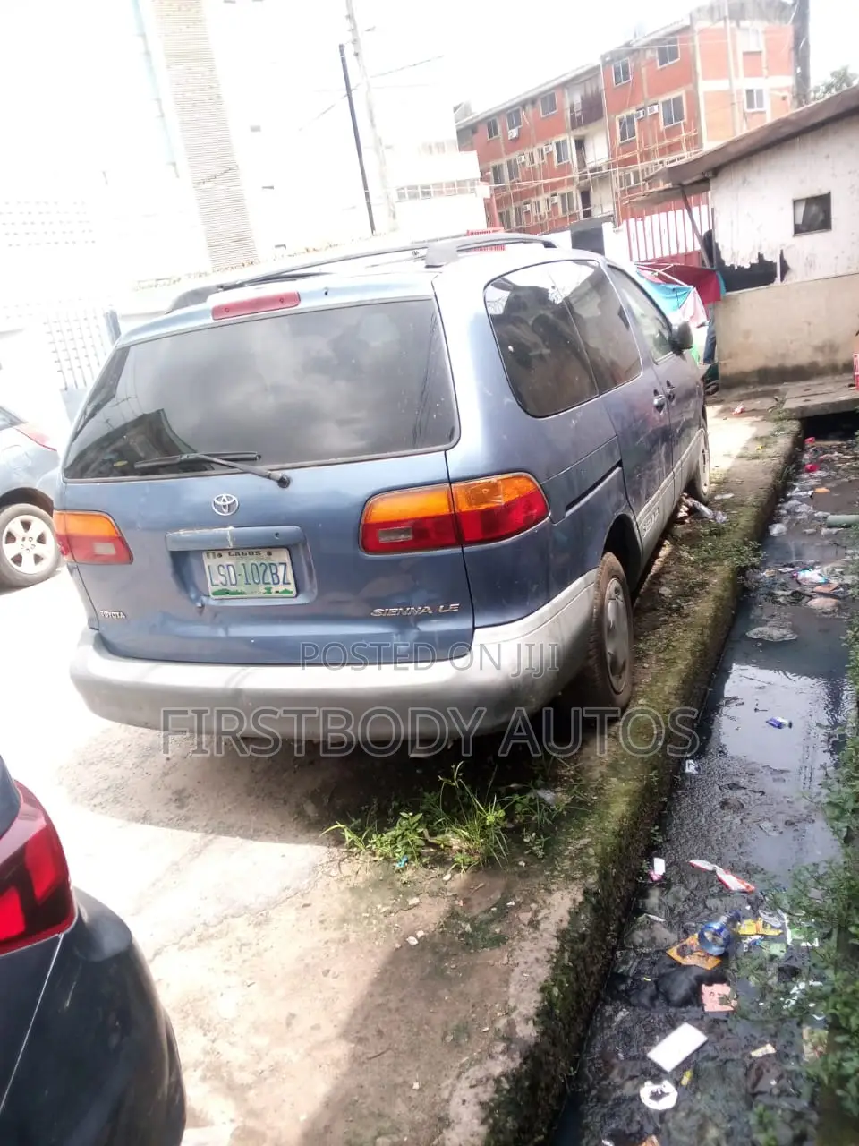 Toyota Sienna 2000 Gray