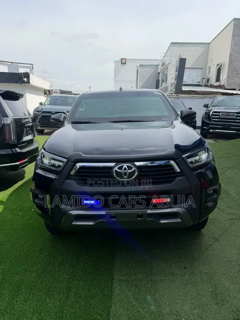 New Toyota Hilux 2026 Black