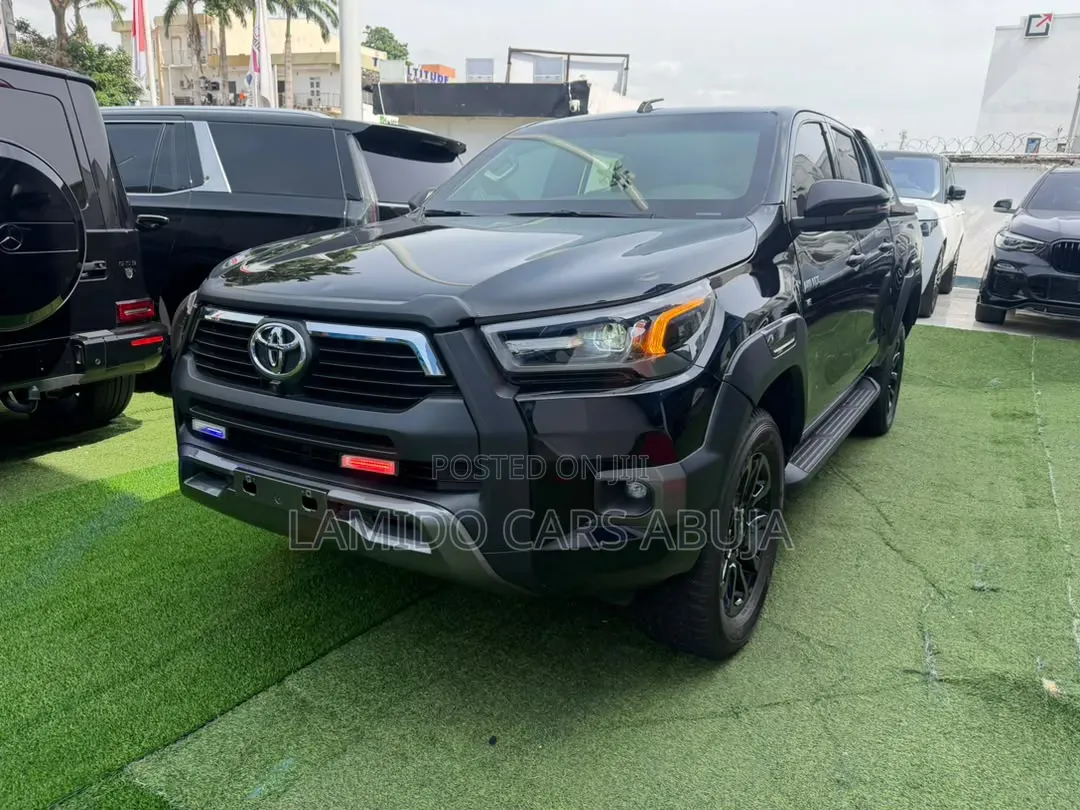 New Toyota Hilux 2026 Black