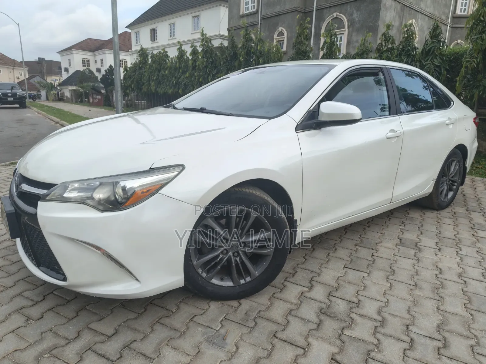 Toyota Camry SE w/Special Edition Pkg (2.5L 4cyl 6A) 2016 White