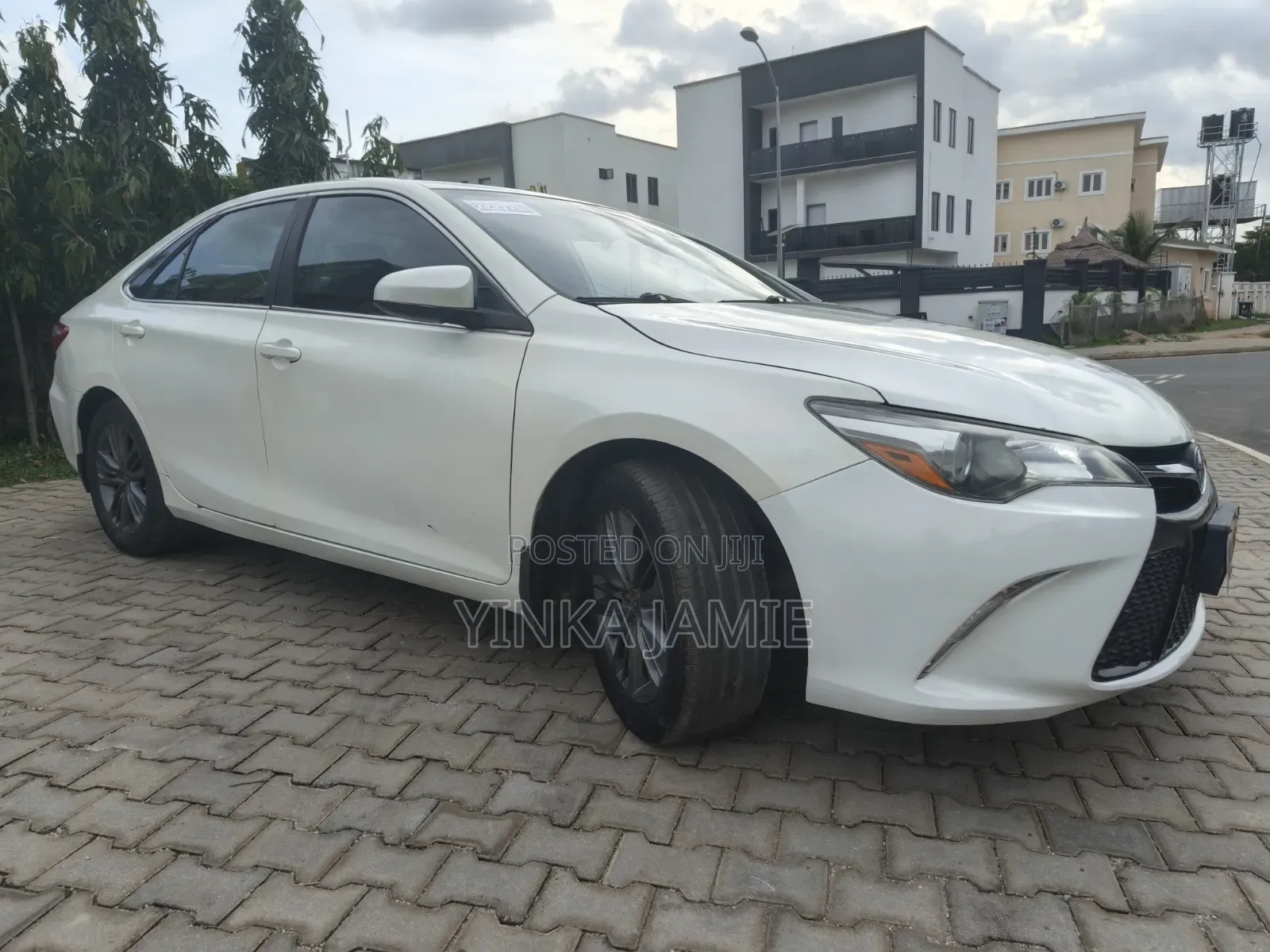 Toyota Camry SE w/Special Edition Pkg (2.5L 4cyl 6A) 2016 White