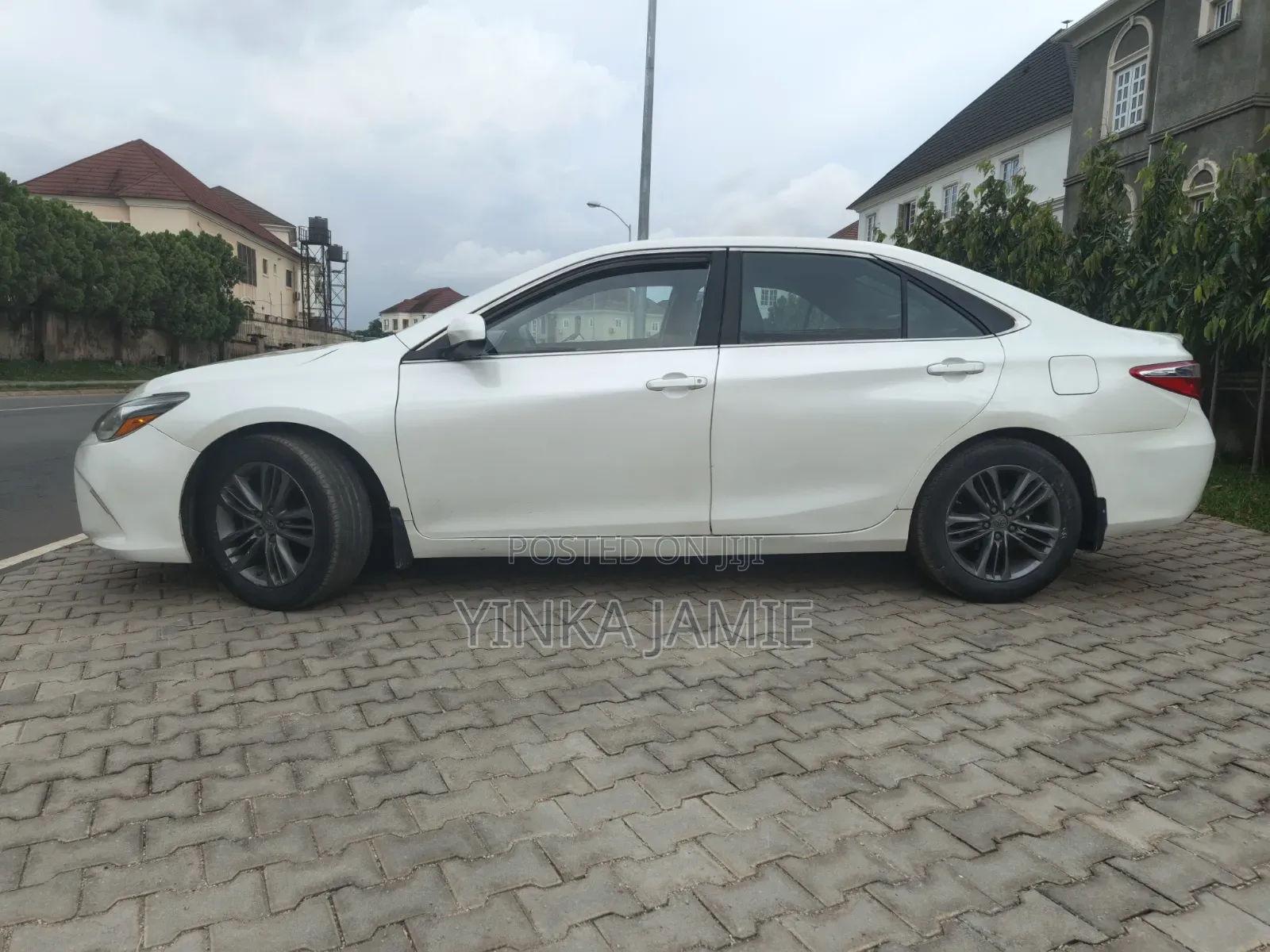 Toyota Camry SE w/Special Edition Pkg (2.5L 4cyl 6A) 2016 White