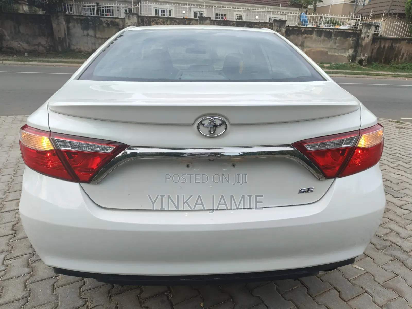 Toyota Camry SE w/Special Edition Pkg (2.5L 4cyl 6A) 2016 White