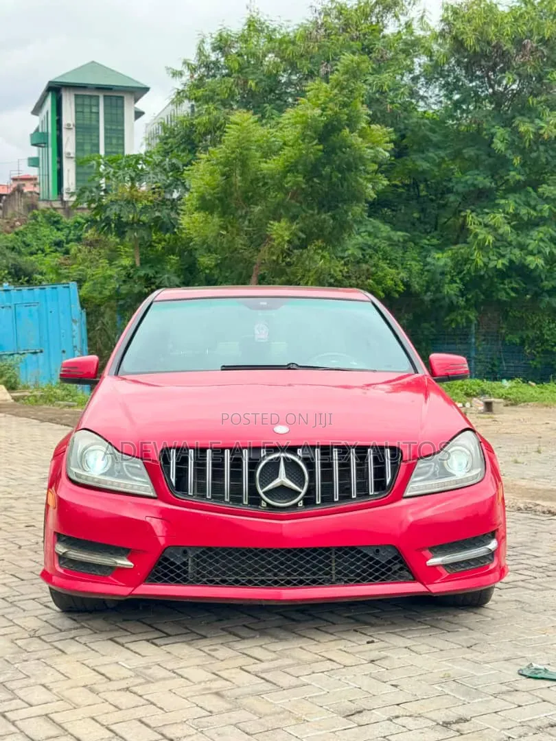 Mercedes-Benz C300 2013 Red