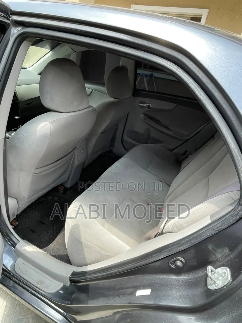 Toyota Corolla Base 4dr Sedan (1.8L 4cyl 5M) 2010 Gray