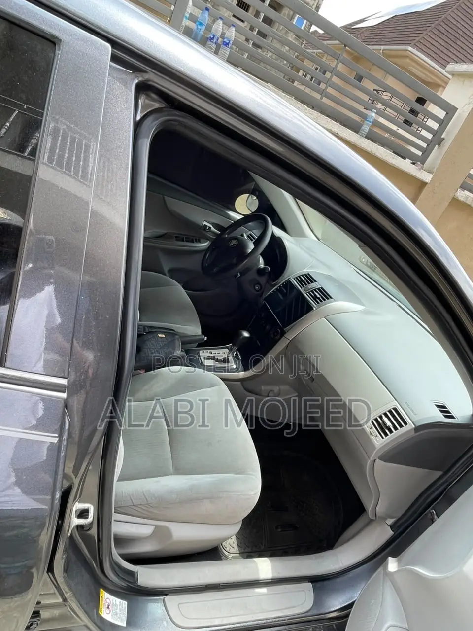 Toyota Corolla Base 4dr Sedan (1.8L 4cyl 5M) 2010 Gray