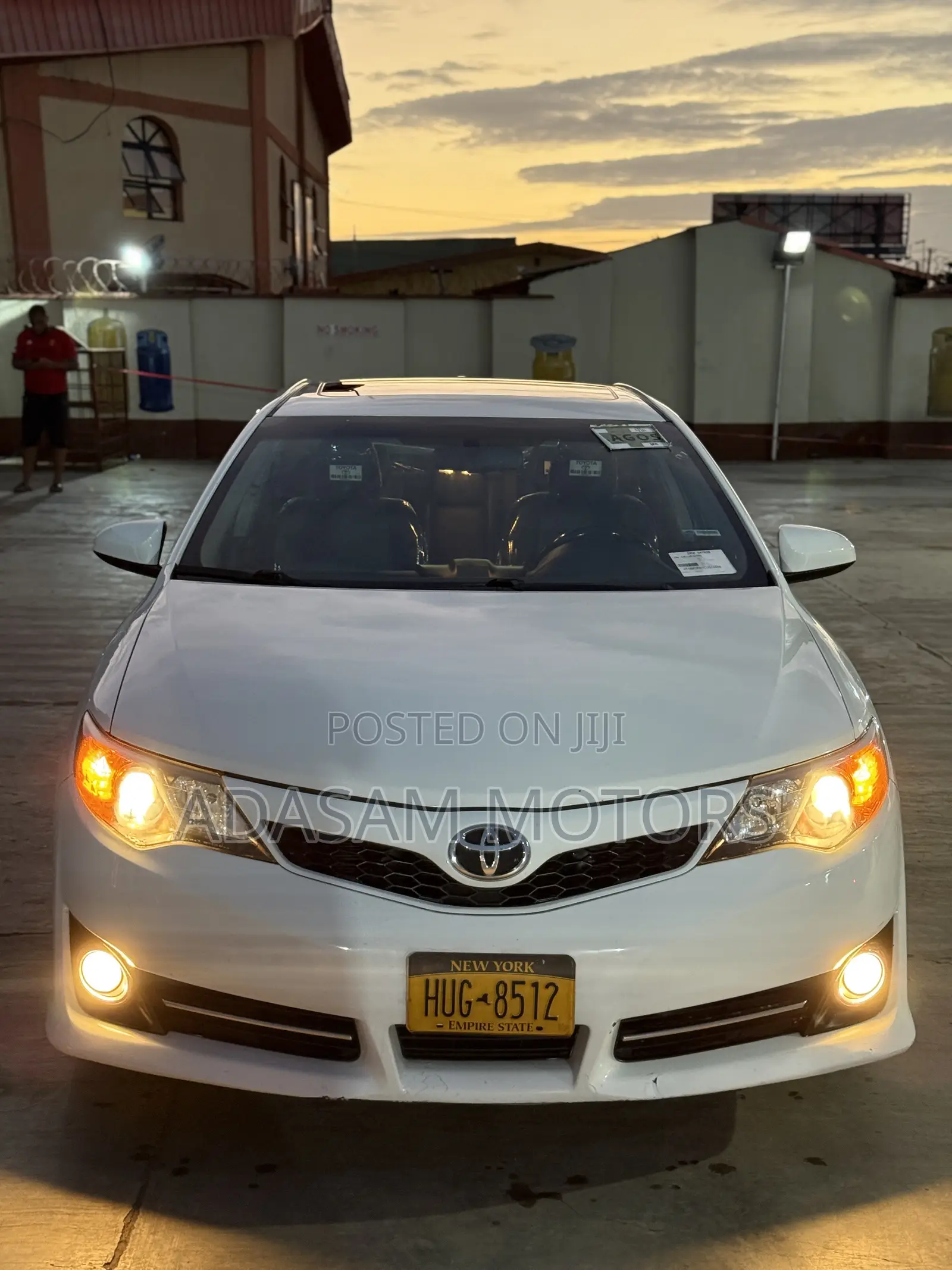 Toyota Camry SE V6 4dr Sedan (3.5L 6cyl 6A) 2012 White