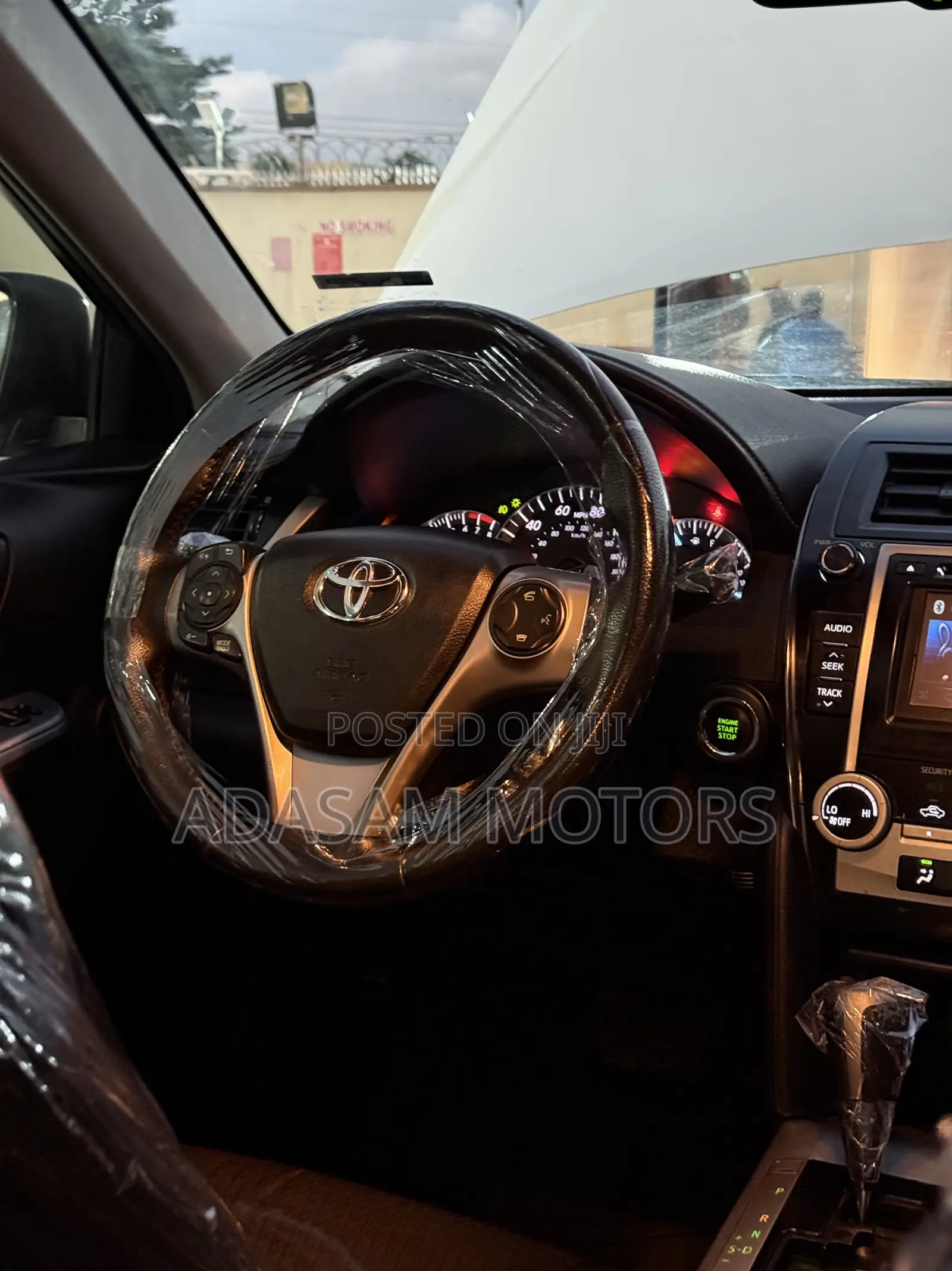 Toyota Camry SE V6 4dr Sedan (3.5L 6cyl 6A) 2012 White