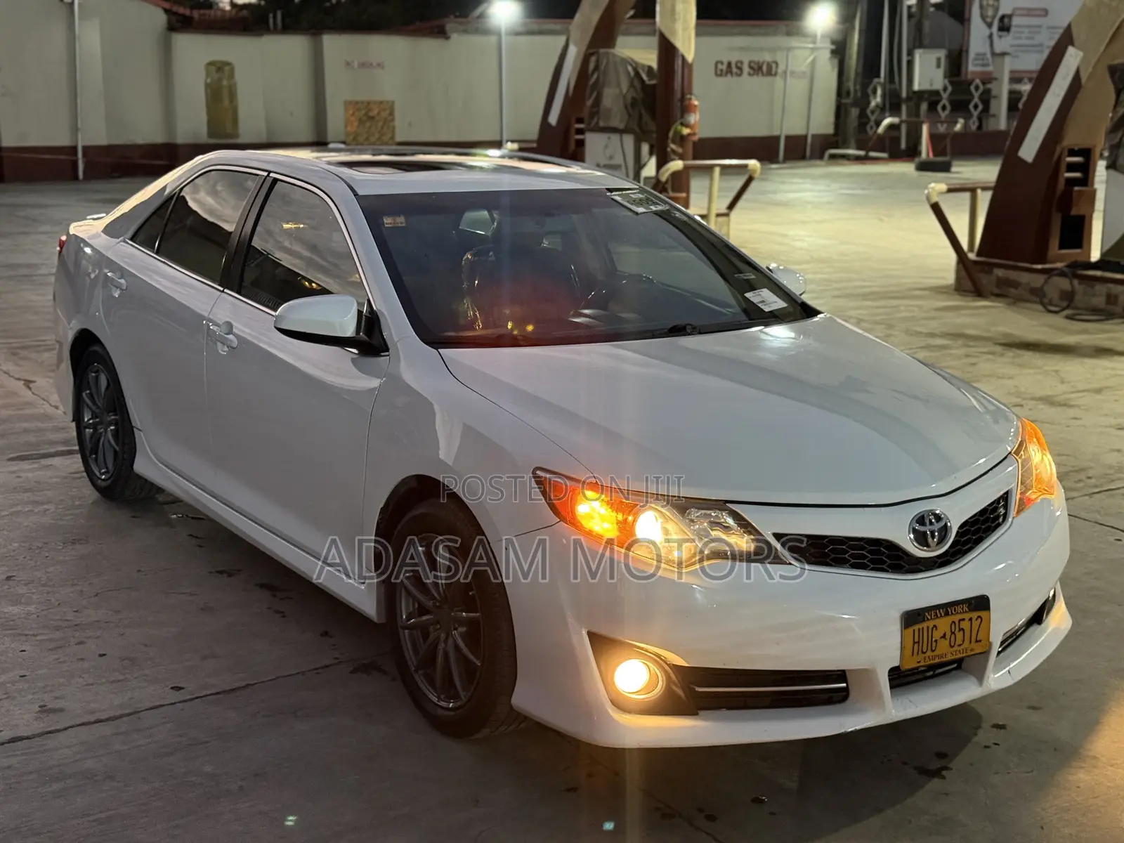 Toyota Camry SE V6 4dr Sedan (3.5L 6cyl 6A) 2012 White