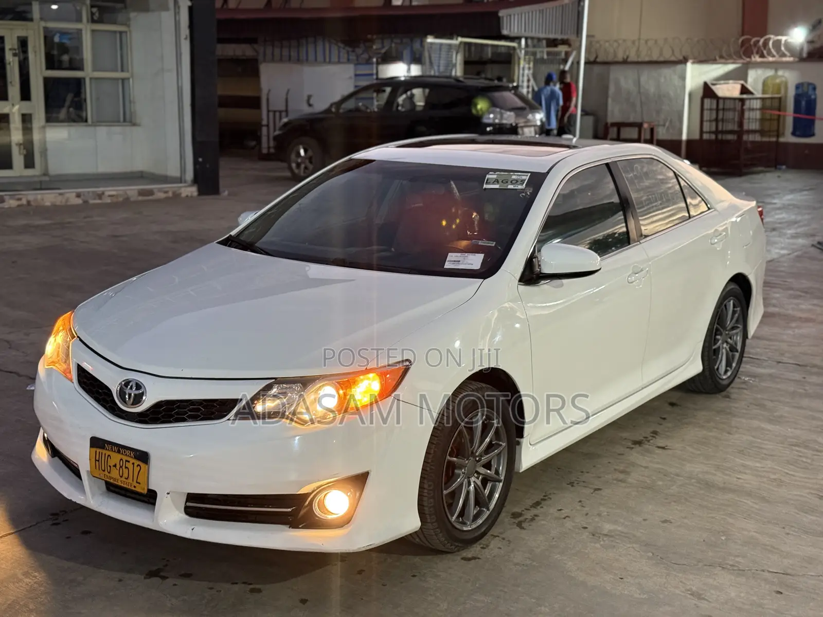Toyota Camry SE V6 4dr Sedan (3.5L 6cyl 6A) 2012 White