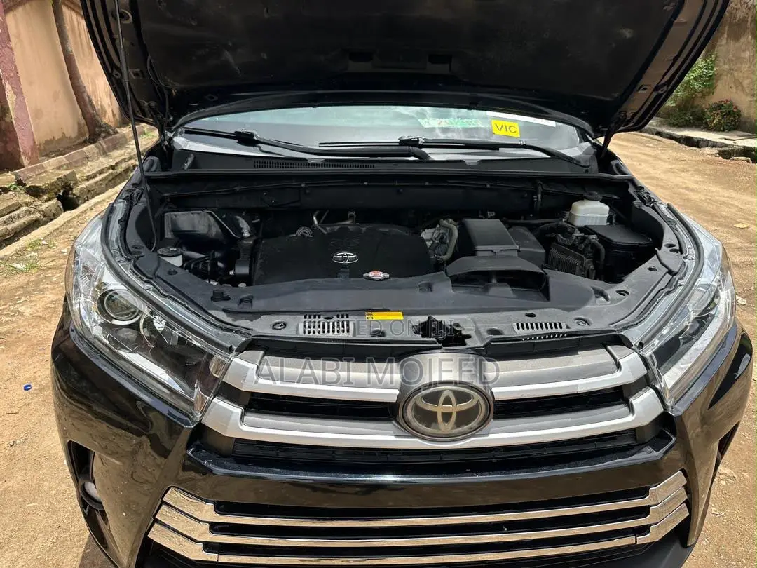 Toyota Highlander XLE 4x4 V6 (3.5L 6cyl 8A) 2018 Black