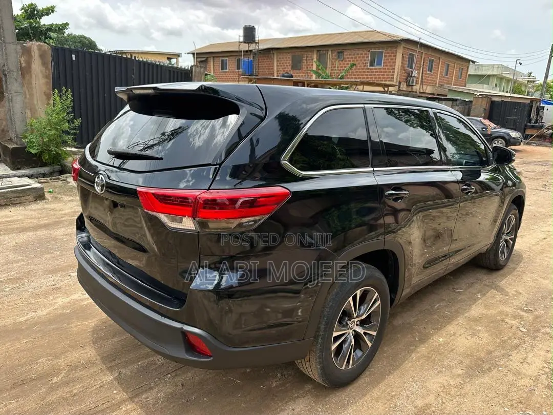 Toyota Highlander XLE 4x4 V6 (3.5L 6cyl 8A) 2018 Black