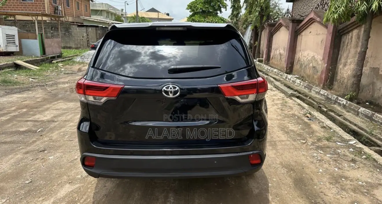 Toyota Highlander XLE 4x4 V6 (3.5L 6cyl 8A) 2018 Black