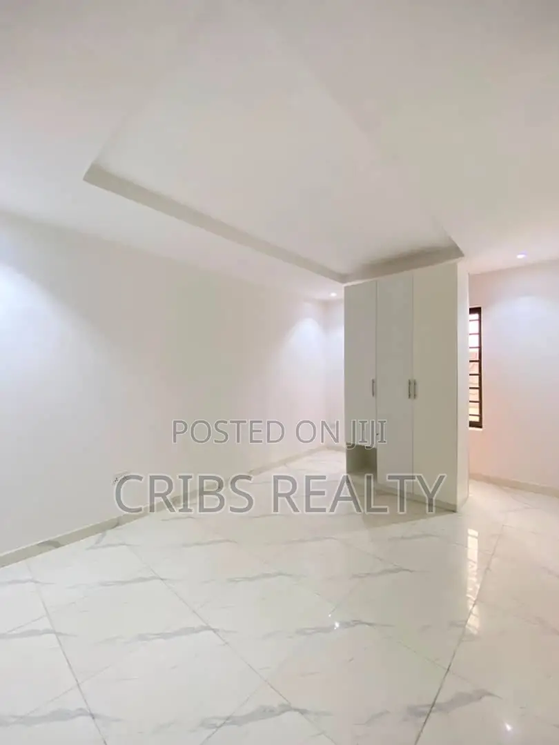 2bdrm Block of Flats in Ologolo for sale